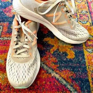 New Balance Athletic Shoes/Shoes, Size 6 for Women